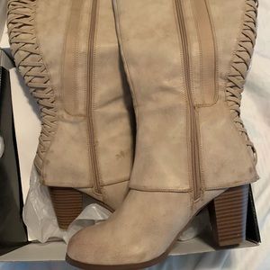 Knee high lace up khaki boots NWT Size 9.5